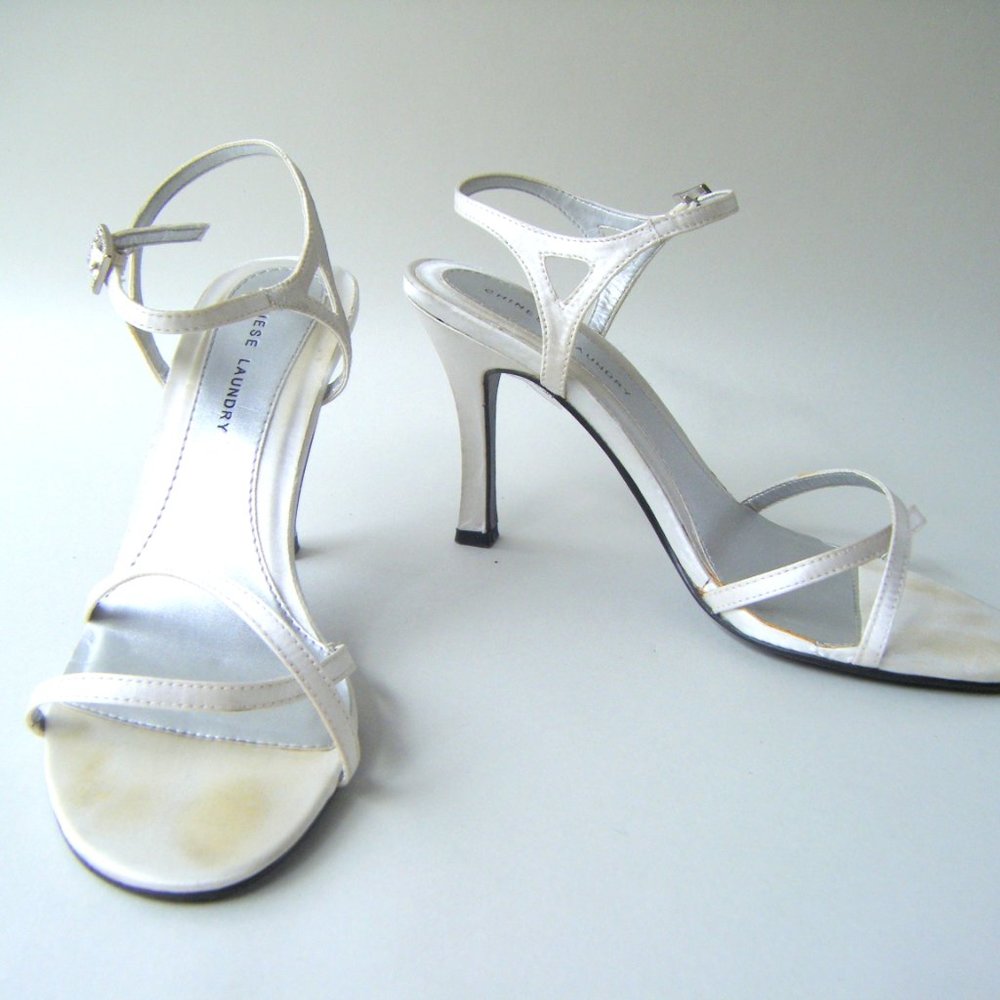 Vintage Chinese Laundry Jordan White Satin Heel Size 6